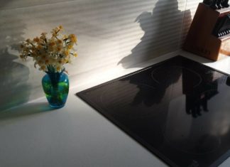 Płyta indukcyjna czy ceramiczna? Sprawdź, z którą rachunki za prąd będą niższe