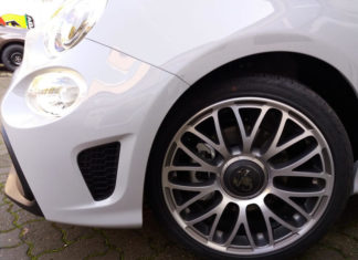 Abarth 695. Wyrafinowane na 4 kółkach