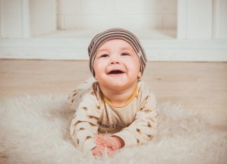 Spacer z niemowlakiem zimą – o czym należy pamiętać?