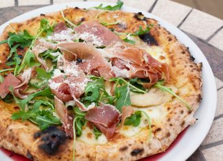 Pizza włoska a amerykańska. Podobieństwa i różnice