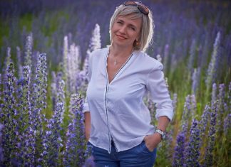 Bluzki damskie – sprawdź, jaki krój pasuje do Twojej sylwetki