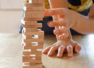 Dlaczego warto kupić klocki drewniane dla dziecka?