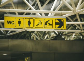 Udogodnienia dla niepełnosprawnych w toaletach przenośnych toaleta osoby niepelnosprawne