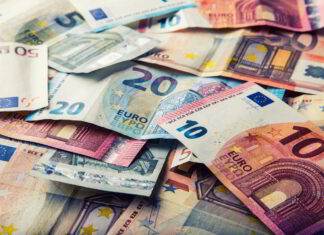 Dlaczego inwestorzy indywidualni coraz częściej wybierają EUR?