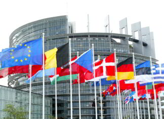Praca za granicą na produkcji – który kraj czeka na polskich pracowników w 2026 roku?